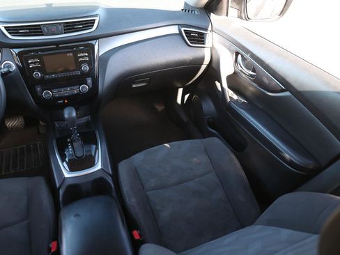 Used 2016 Nissan Rogue SV image 22