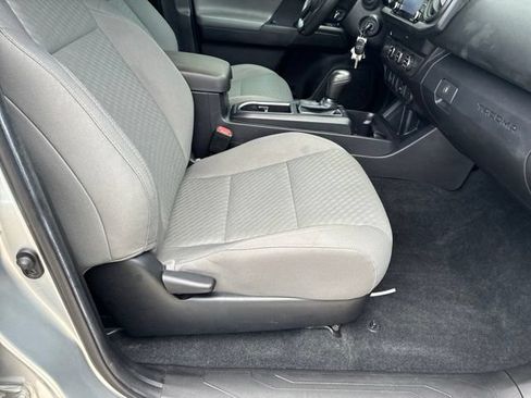 Used 2022 Toyota Tacoma SR w/ SR Convenience Package RWD image 11