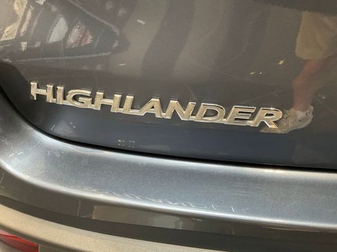 Used 2019 Toyota Highlander XLE image 28