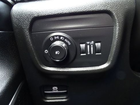 Used 2025 Jeep Grand Cherokee L Limited w/ Black Appearance Package image 19