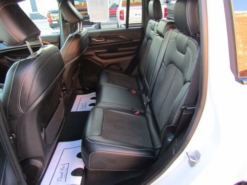 Used 2024 Jeep Grand Cherokee Altitude AWD/4WD image 14