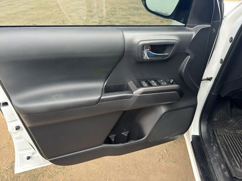 Used 2023 Toyota Tacoma TRD Off-Road image 18