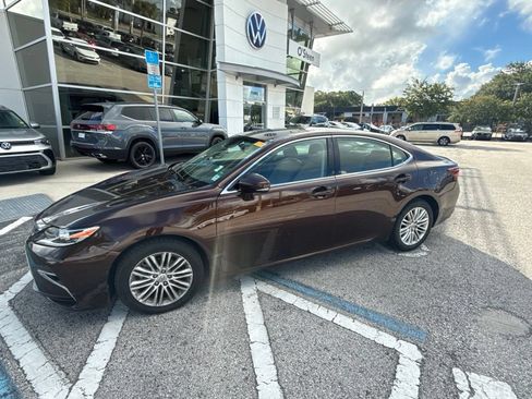 Used 2017 Lexus ES 350 w/ Premium Package FWD image 3