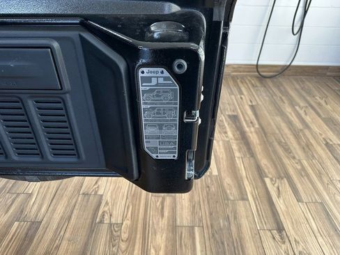 Used 2024 Jeep Wrangler High Altitude AWD/4WD image 39