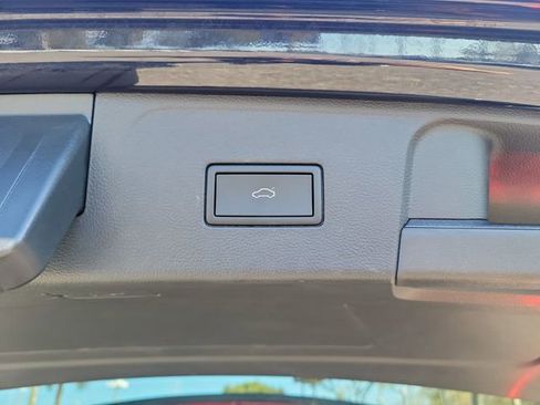 Used 2025 Volkswagen Atlas SEL image 9