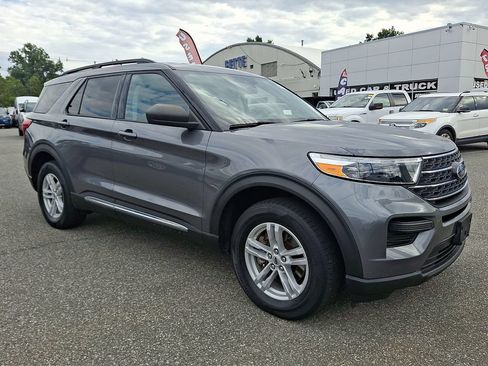 Used 2023 Ford Explorer XLT w/ Class IV Trailer Tow Package AWD/4WD image 3
