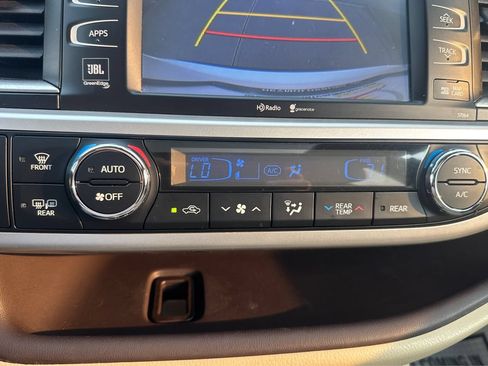 Used 2014 Toyota Highlander Limited FWD image 31