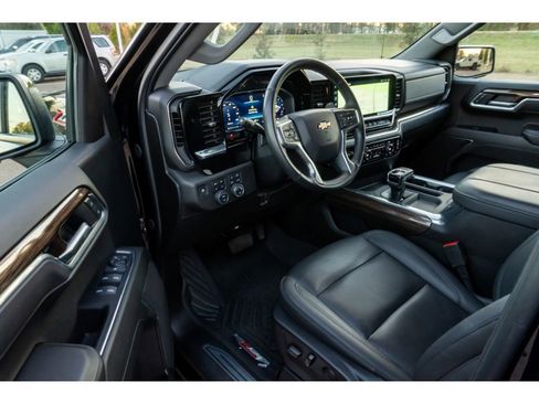Used 2025 Chevrolet Silverado 1500 LT w/ Z71 Off-Road Package image 10