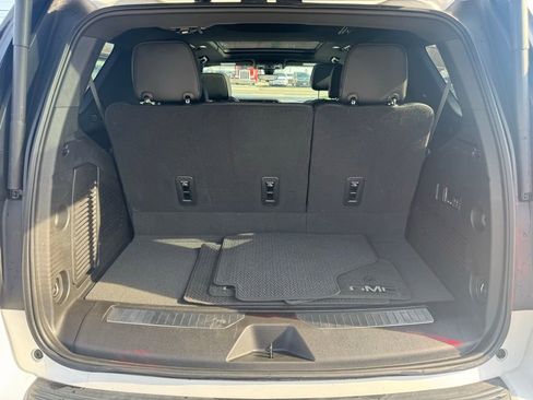 Used 2022 GMC Yukon Denali w/ Denali Premium Package image 32