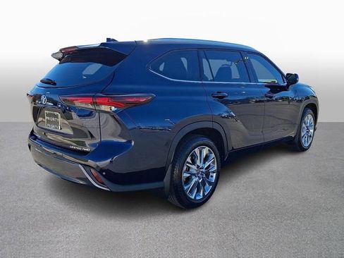 Used 2026 Toyota Highlander Limited image 4