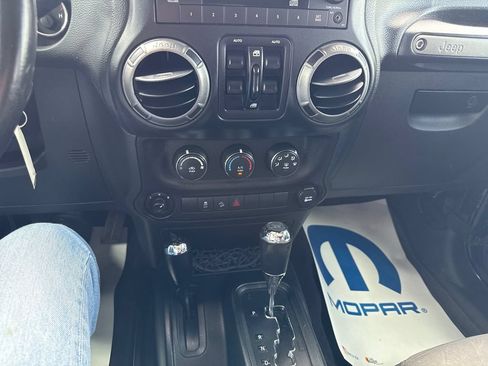 Used 2018 Jeep Wrangler Unlimited Sport S AWD/4WD image 18