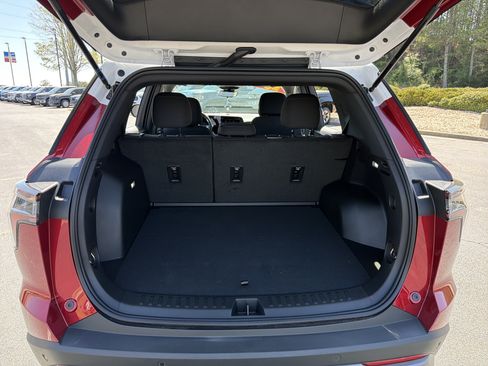 Used 2026 Chevrolet Equinox LT w/ Safety and Technology Package FWD image 18