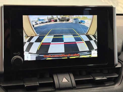 Used 2024 Toyota RAV4 XLE FWD image 35