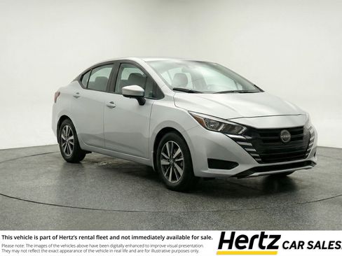 Used 2025 Nissan Versa SV image 1