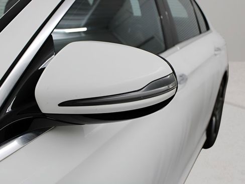 Used 2017 Mercedes-Benz E 300 4MATIC image 36