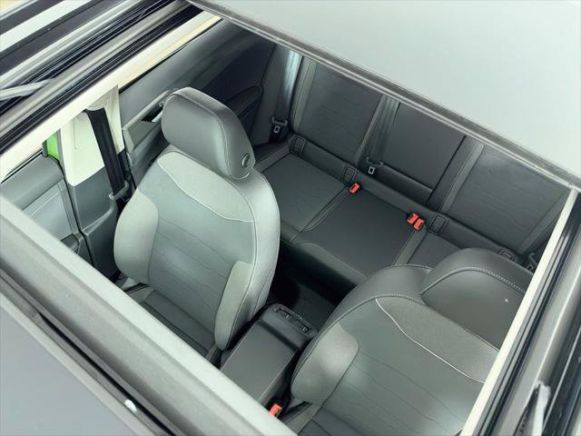 New 2027 Volkswagen Taos SE AWD/4WD image 21