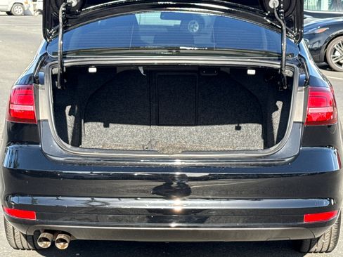 Used 2017 Volkswagen Jetta SE FWD image 7