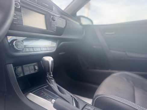 Used 2015 Toyota Corolla S image 28