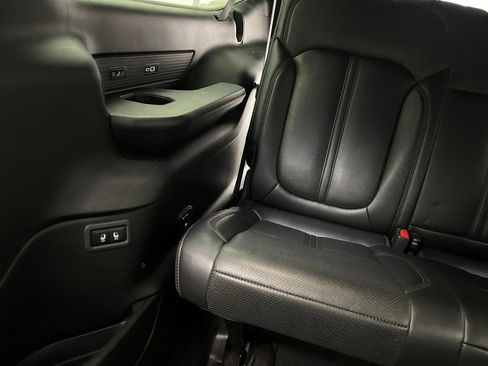 Used 2024 Jeep Wagoneer L Series II image 31