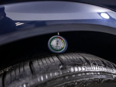 Used 2025 Porsche Cayenne image 48