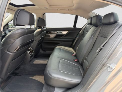 Used 2020 BMW 750i xDrive w/ Executive Package AWD/4WD image 18