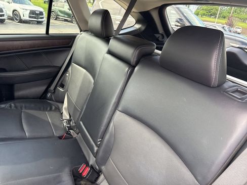Used 2018 Subaru Outback 3.6R Limited AWD/4WD image 25