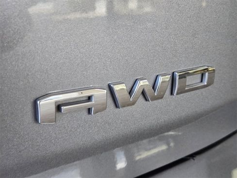 Used 2024 GMC Terrain SLT image 17