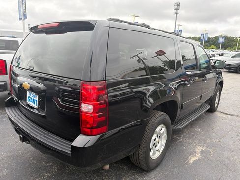 Used 2013 Chevrolet Suburban LS RWD image 3