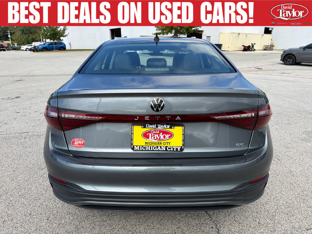 Used 2025 Volkswagen Jetta SE FWD image 4
