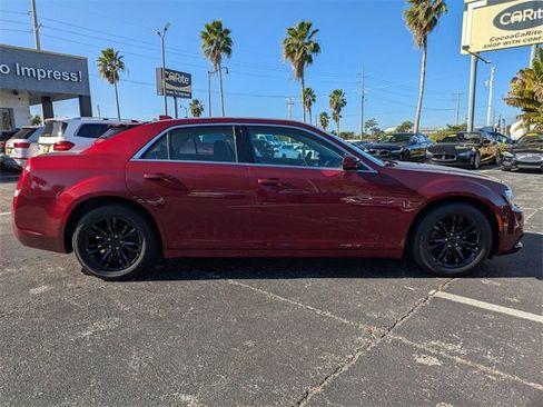 Used 2018 Chrysler 300 Touring w/ Driver Convenience Group image 4