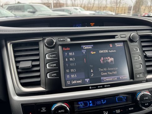 Used 2019 Toyota Highlander XLE image 6