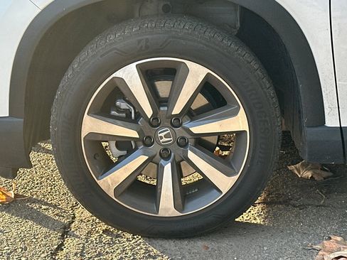 Used 2025 Honda Pilot Elite image 6