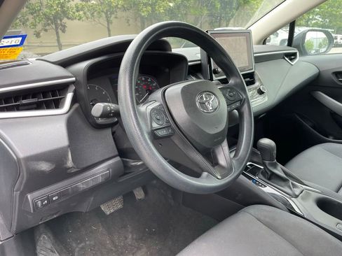 Used 2025 Toyota Corolla LE FWD image 9