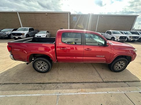 Used 2019 Toyota Tacoma SR5 image 9