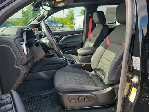 Used 2024 Chevrolet Colorado Z71 w/ Z71 Convenience Package 2 AWD/4WD image 16