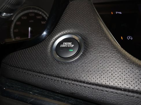 Certified 2025 Cadillac XT5 Premium Luxury image 16