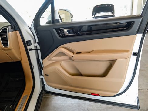Used 2019 Porsche Cayenne AWD/4WD image 49