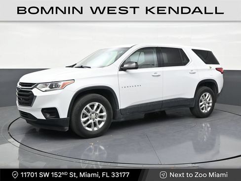 Used 2021 Chevrolet Traverse LS FWD image 1