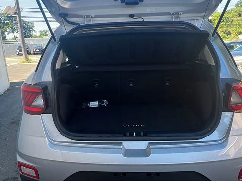 Used 2022 Hyundai Venue SE image 10