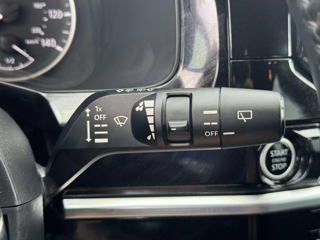 Used 2024 Nissan Pathfinder SL AWD/4WD image 21