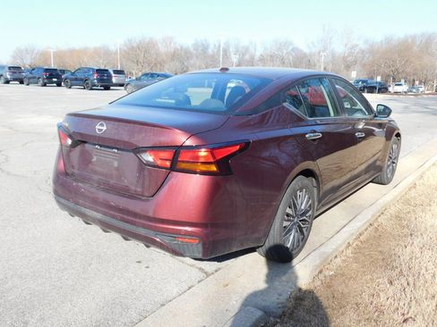 Used 2025 Nissan Altima 2.5 SV image 4