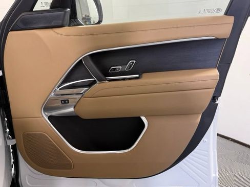 Used 2025 Land Rover Range Rover SE AWD/4WD image 19