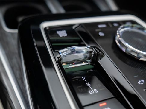 New 2026 BMW 750e xDrive AWD/4WD image 26