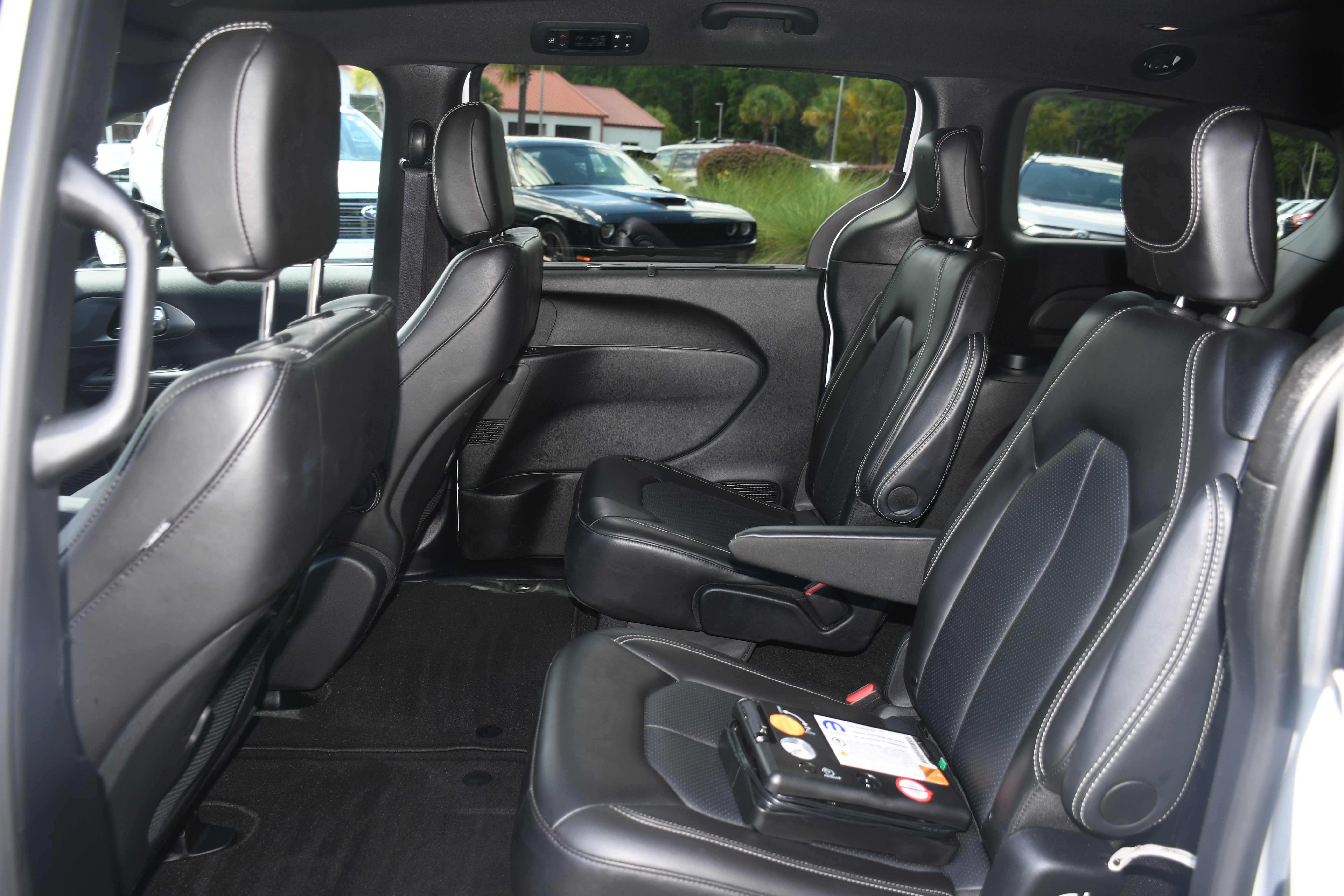 Used 2025 Chrysler Pacifica Select FWD image 16