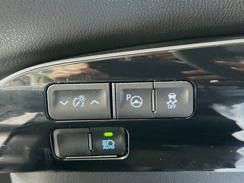 Used 2022 Toyota Prius LE image 17