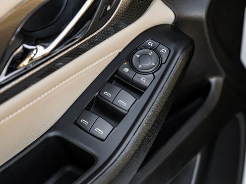 Used 2023 Chevrolet Traverse Premier image 55