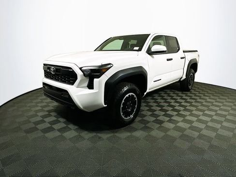 Certified 2025 Toyota Tacoma TRD Off-Road image 4