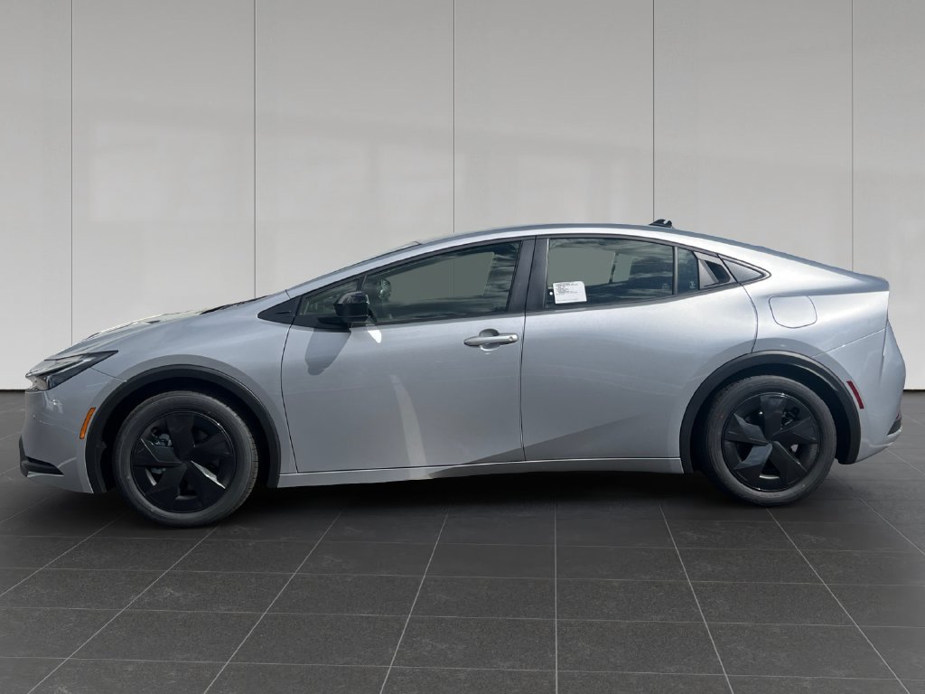 New 2027 Toyota Prius Plug-In Hybrid FWD image 2