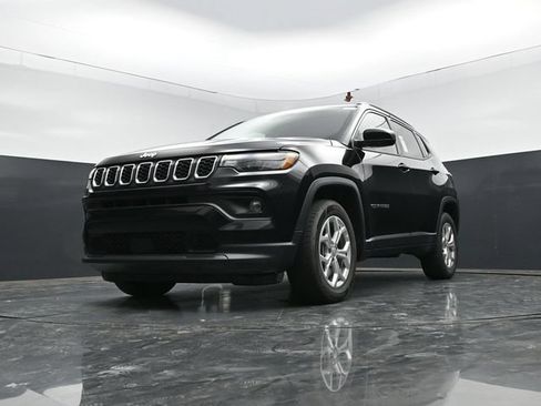 Used 2024 Jeep Compass Latitude AWD/4WD image 23