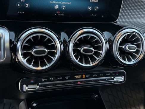 Used 2021 Mercedes-Benz GLB 250 4MATIC image 14